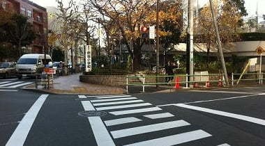 赤坂小前交差点を右