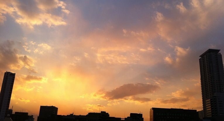 クイーンズティーから見える東京の夕焼け（赤坂）