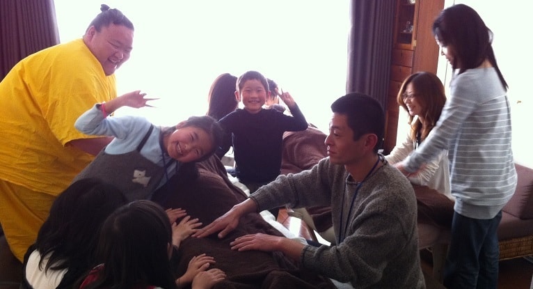 レイキ練習会（交流会）の風景｜子どもと大人が共に楽しむ癒しのひととき