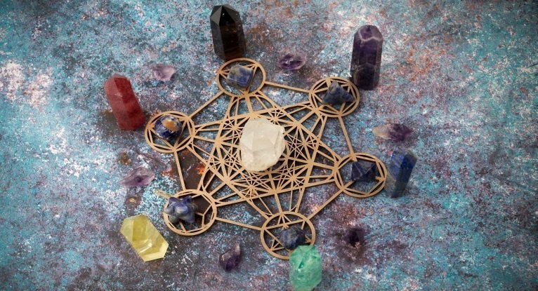 クリスタルグリッドと神聖幾何学を使ったヒーリングイメージ（東京・赤坂のスピリチュアルな空間）